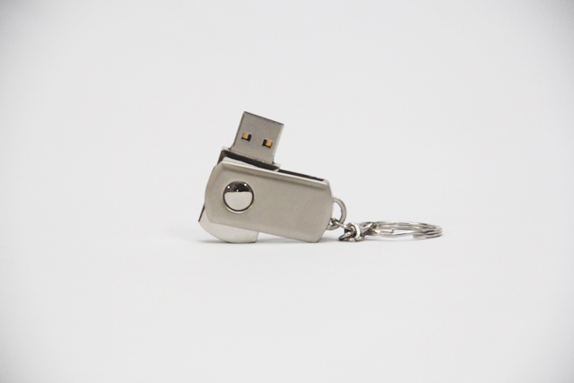 Mini Pen Drive Giratório Com Corrente - Brinde Personalizado Recife