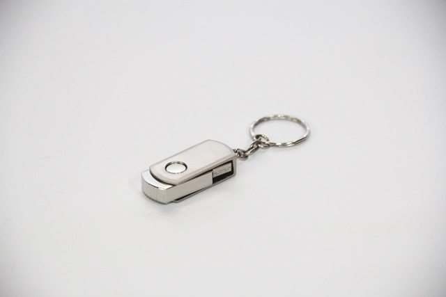 Mini Pen Drive Giratório Com Corrente Detalhes