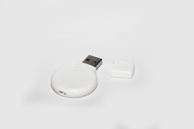 Pen Drive Redondo Em Plástico Resistente Detalhes