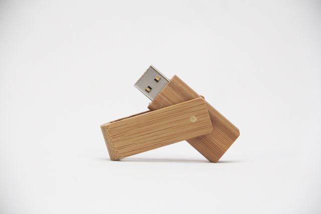 Pen Drive Giratório Em Bambu - Brinde Personalizado Recife